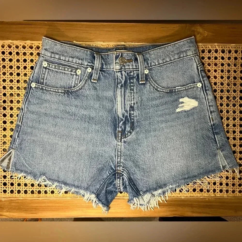 Madewell Relaxed Denim Jean Shorts Madeira Light Wash Side Slit Distressed